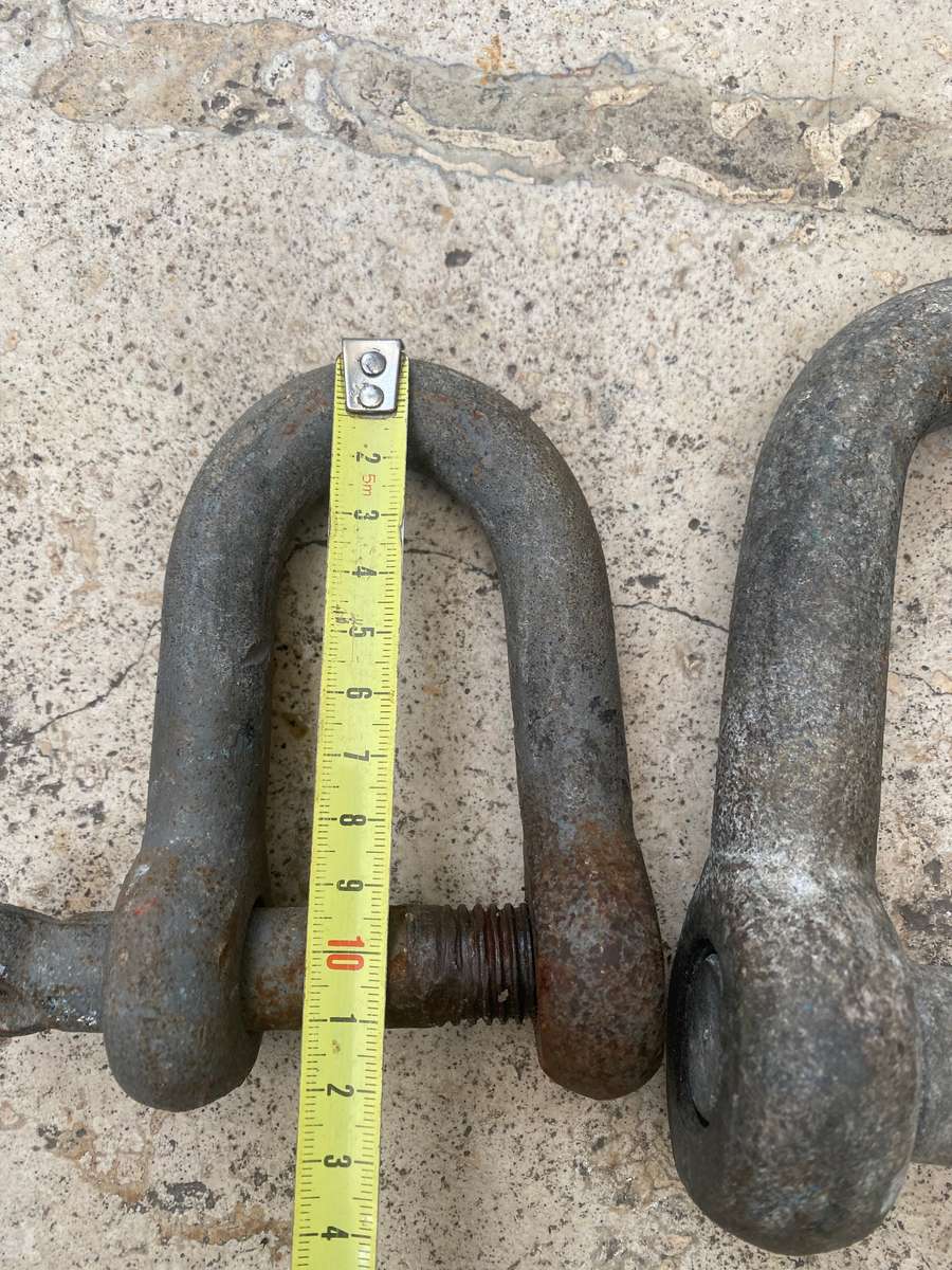 3 old large D shackles chakel lot