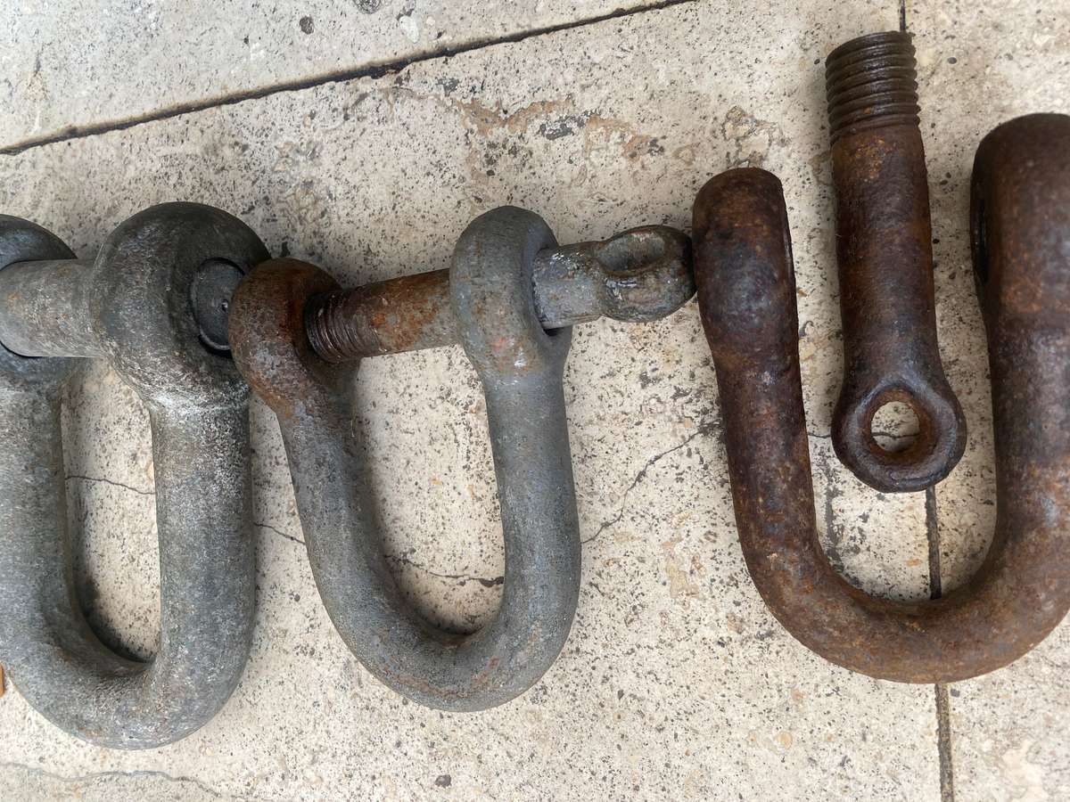3 old large D shackles chakel lot