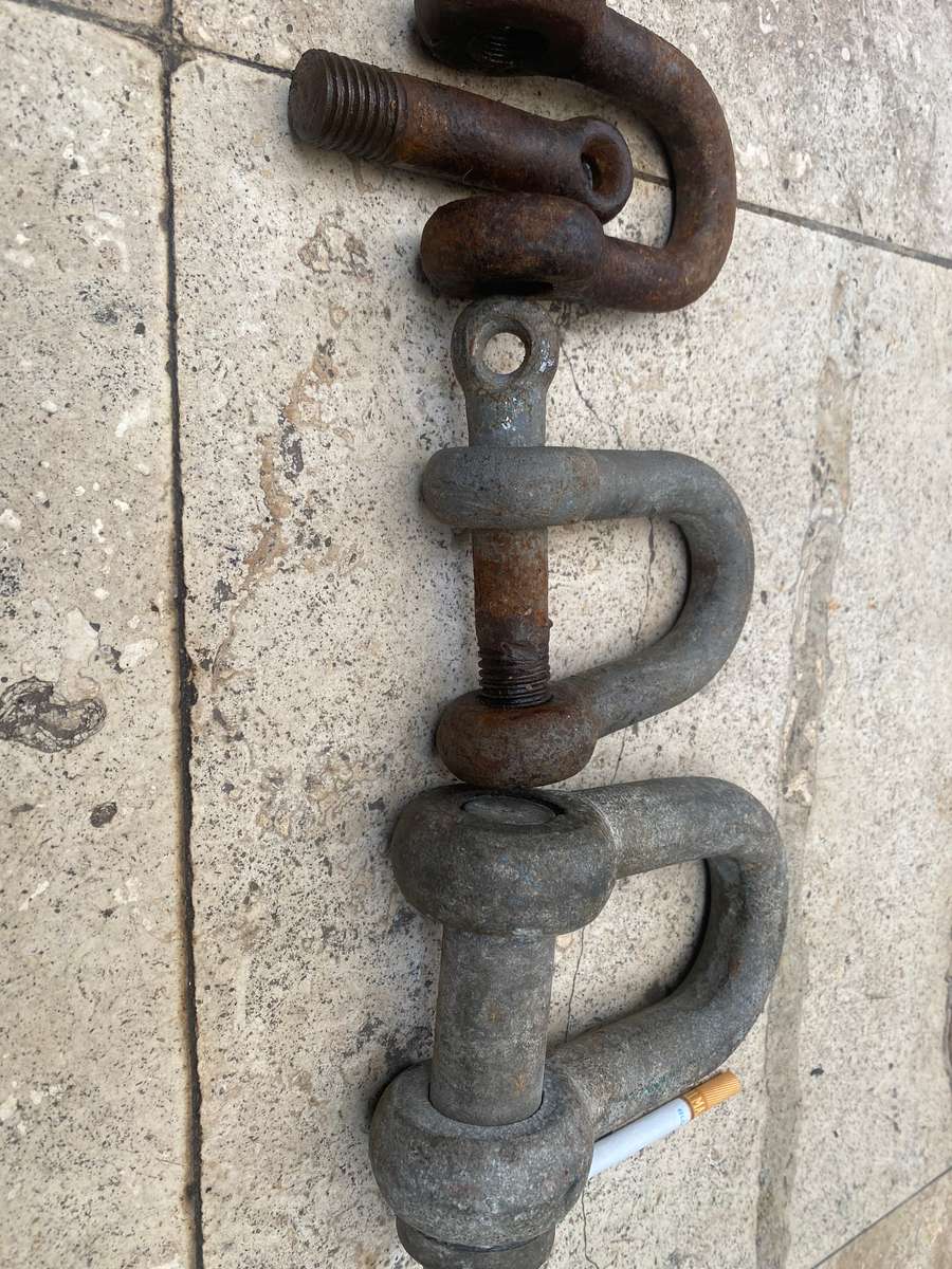 3 old large D shackles chakel lot