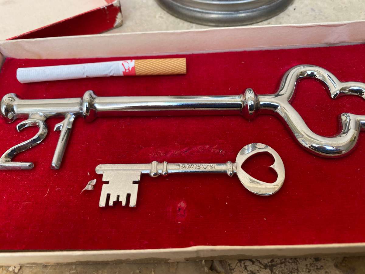 Vintage 21st key pewter tankard , Moschino 21 key pair , set little bird free