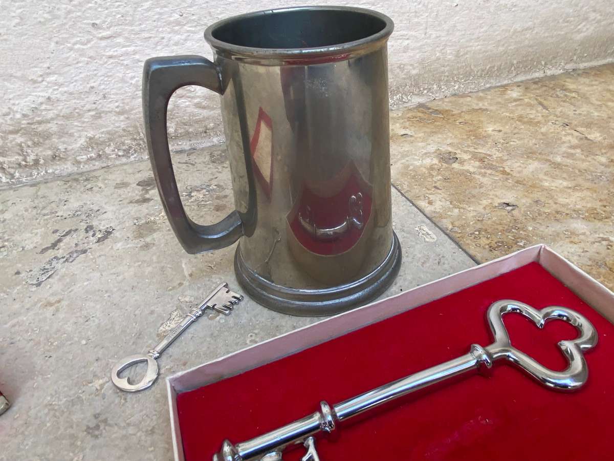 Vintage 21st key pewter tankard , Moschino 21 key pair , set little bird free