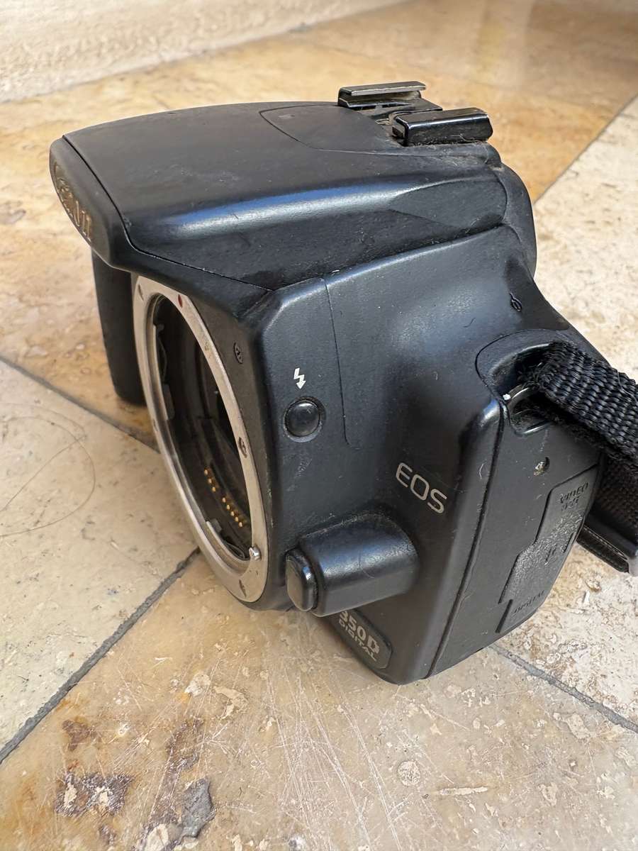 Canon 350D Digital Camera with memory card 16 GB