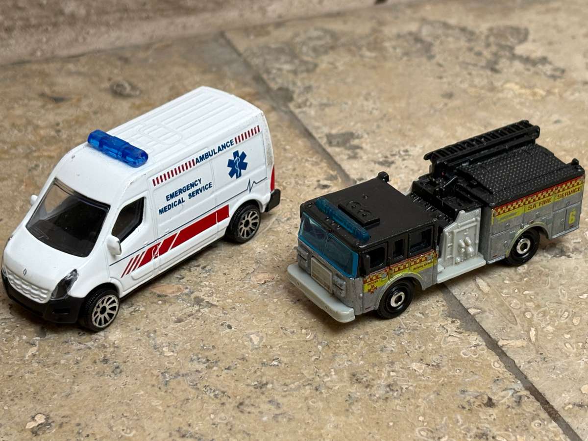 Vintage matchbox fire engine 2008 and majorette renault ambulance diecast pair