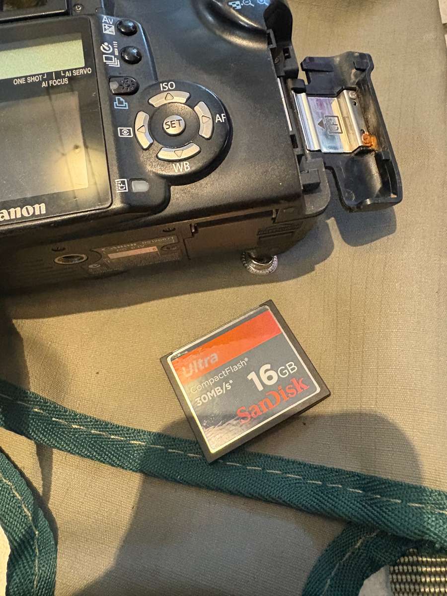 Canon 350D Digital Camera with memory card 16 GB