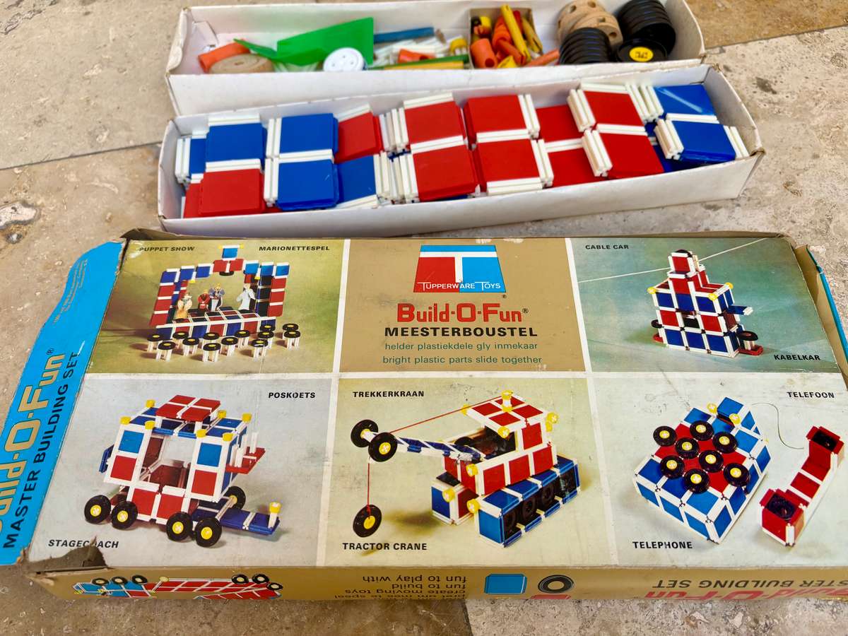Vintage Tupperware toys Build-O-Fun building set 1967
