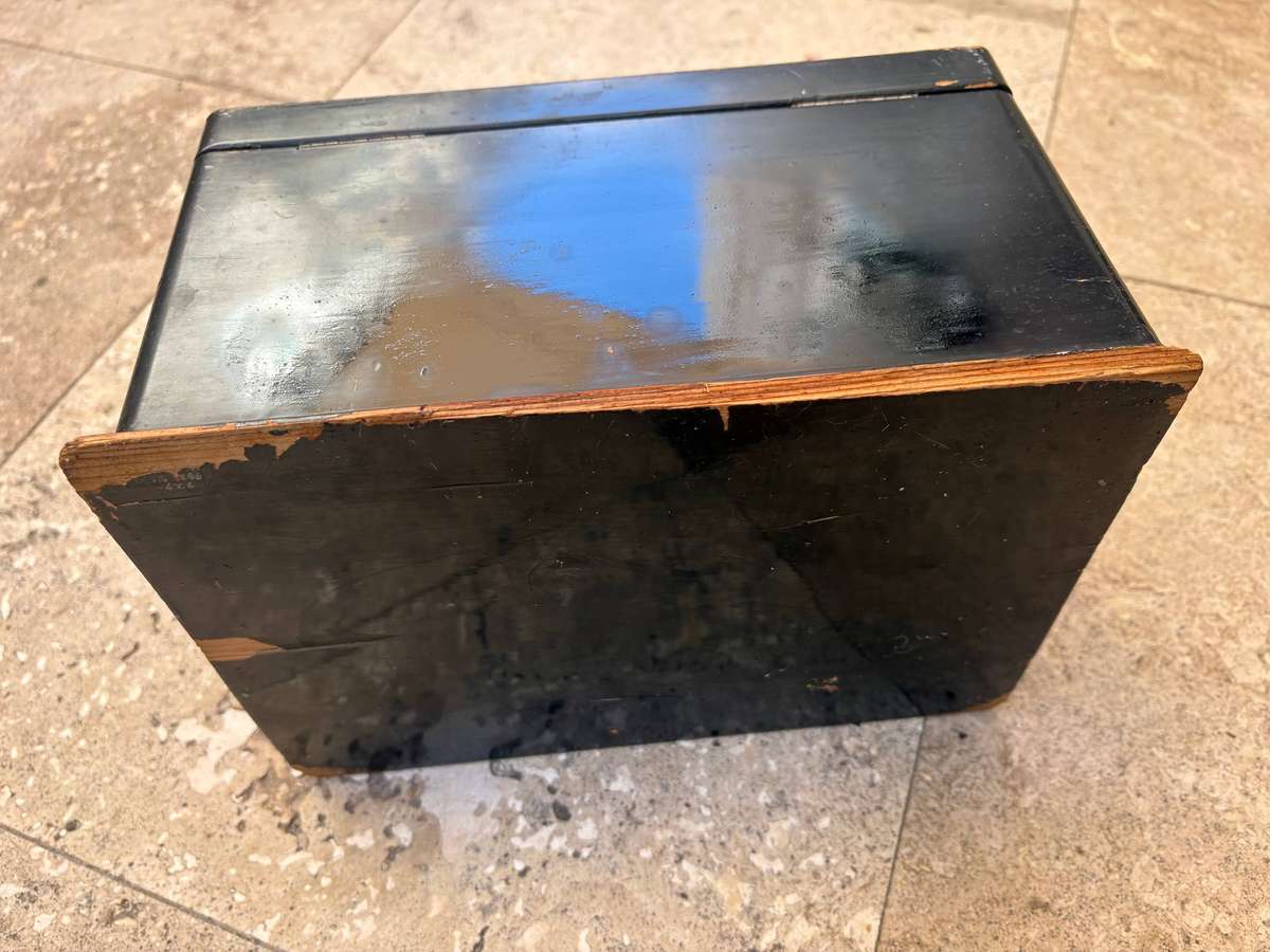 Vintage Japanese lacquered jewellery box