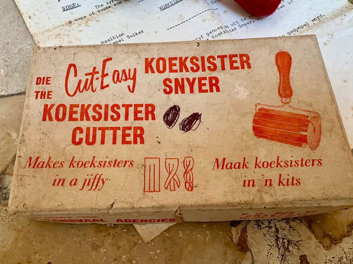 Vintage cut easy koeksister cutter in box with recipe