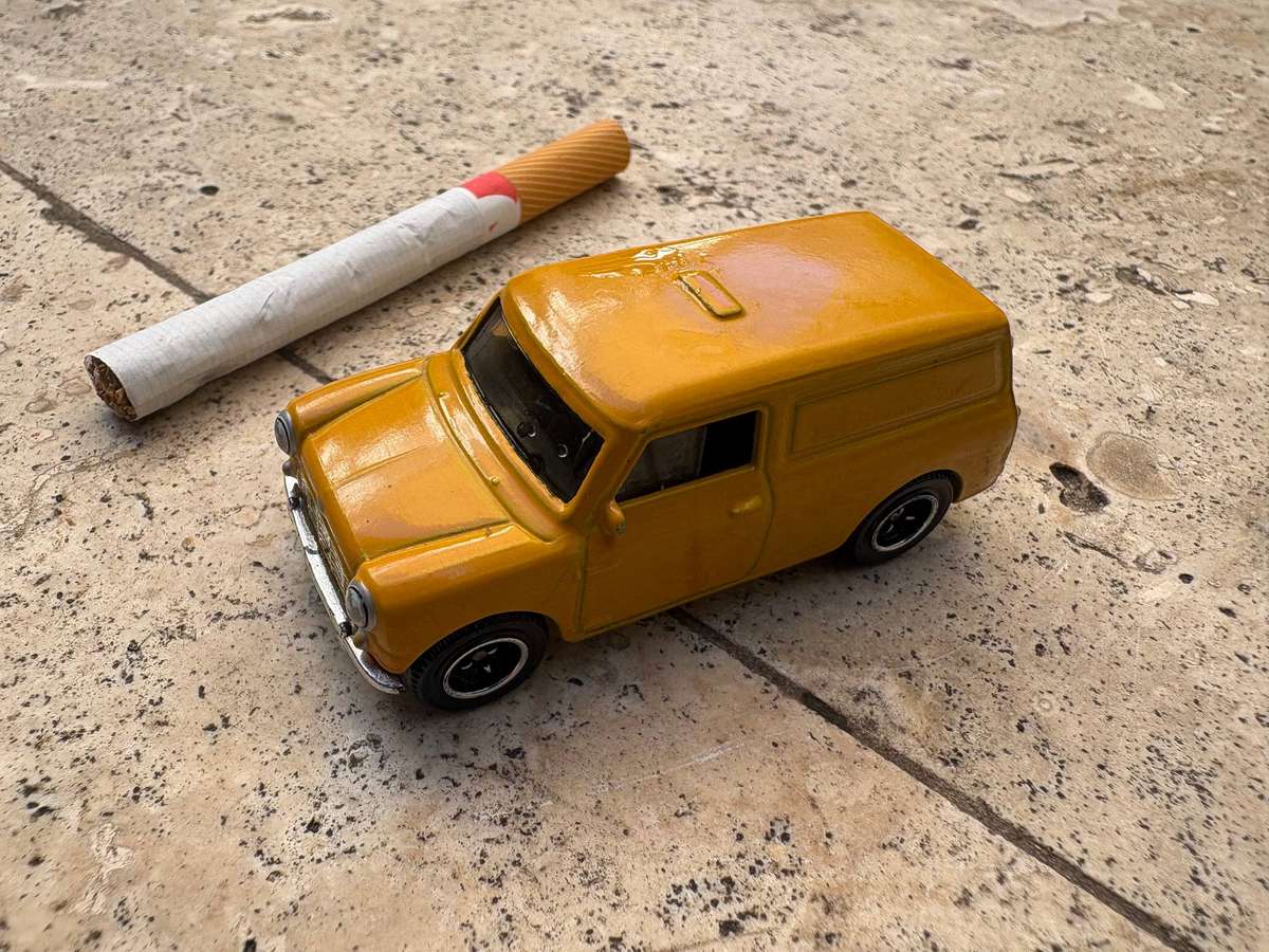 Vintage 2006 diecast Austin Mini van 1965 matchbox
