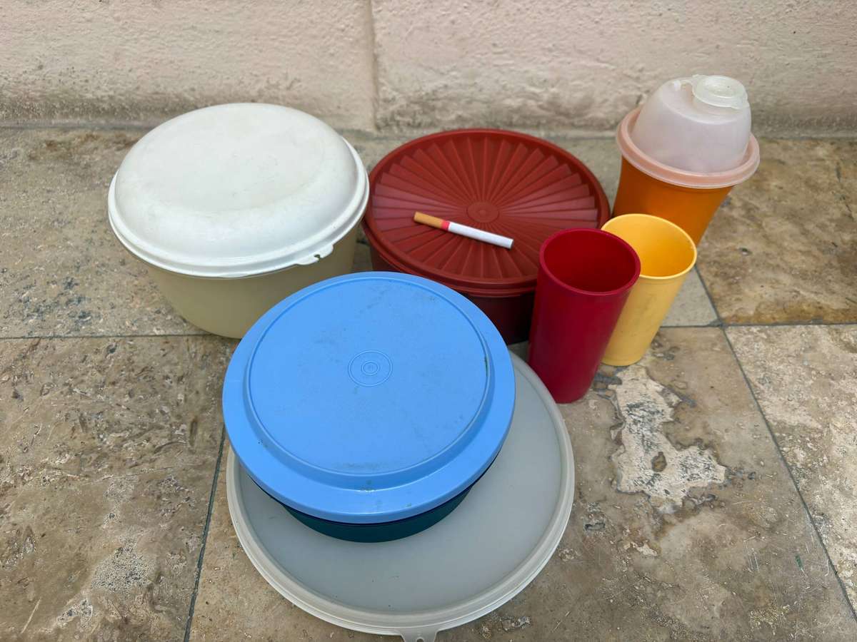Tupperware lot of 5 plus 2 cups