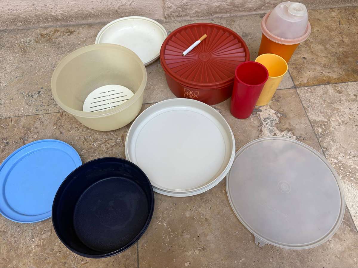 Tupperware lot of 5 plus 2 cups