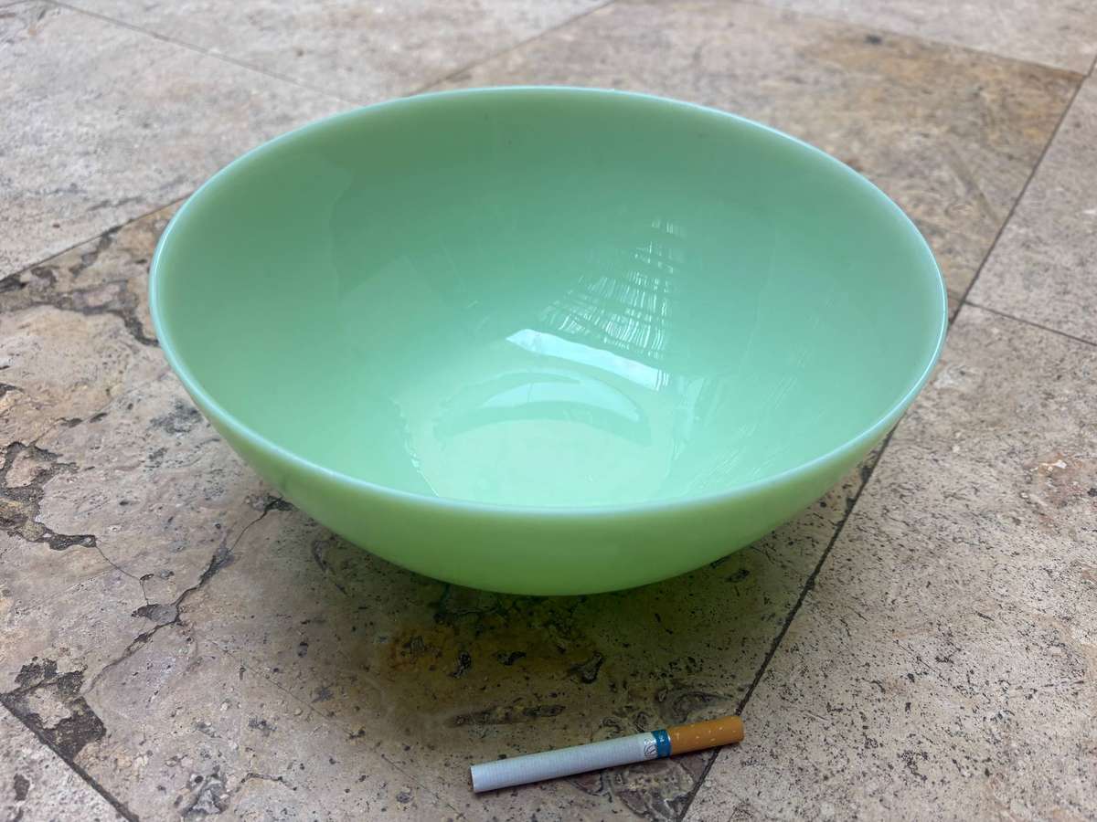 Vintage jade milk glass large mixing bowl  jadeite