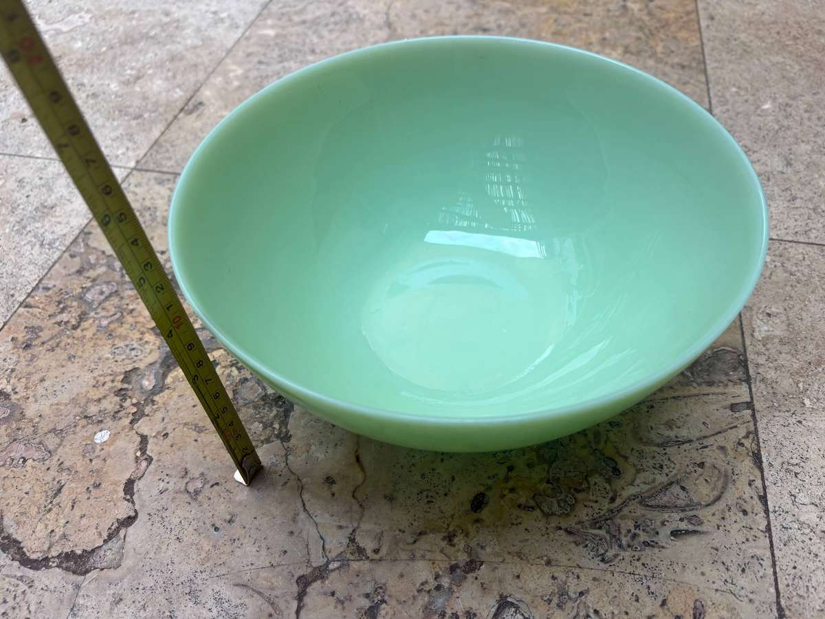 Vintage jade milk glass large mixing bowl  jadeite