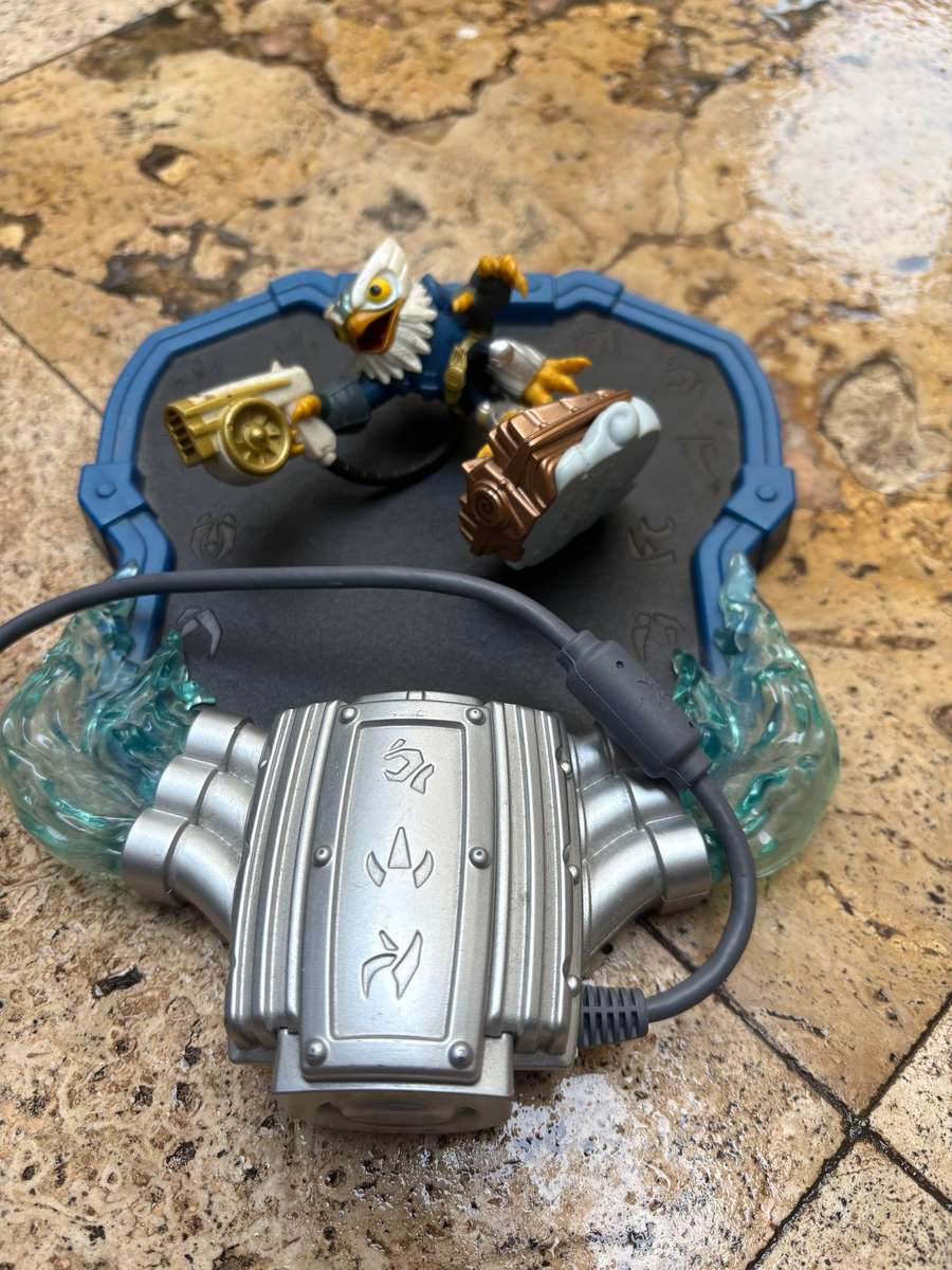 Skylanders hurricane jet vac figure plus portal by activision