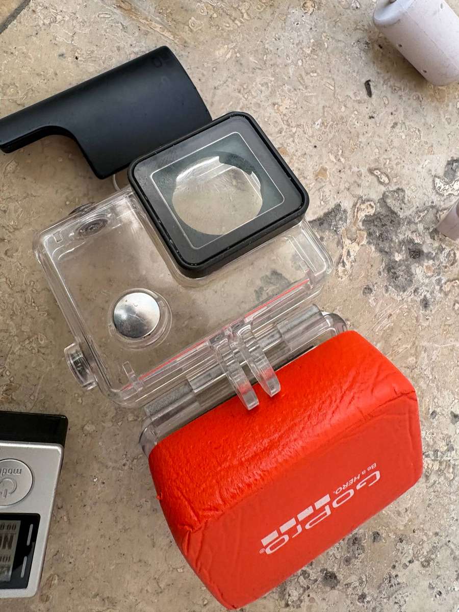 Go pro hero 4 sports camera with waterproof casing and Sd card 32gb + cable