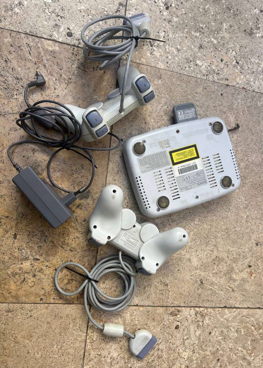PlayStation 1 console bundle plus game