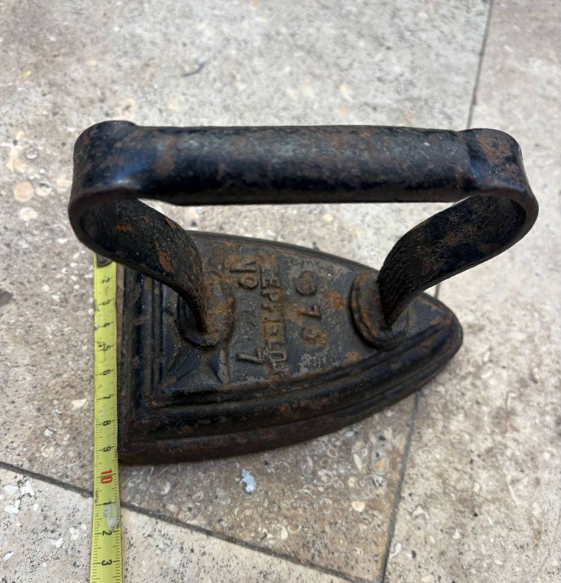 Vintage sad iron no 7 Deerfields cast metal