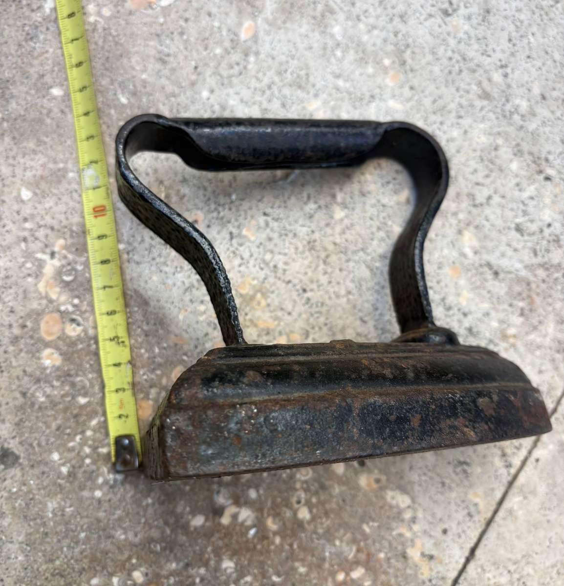 Vintage sad iron no 7 Deerfields cast metal
