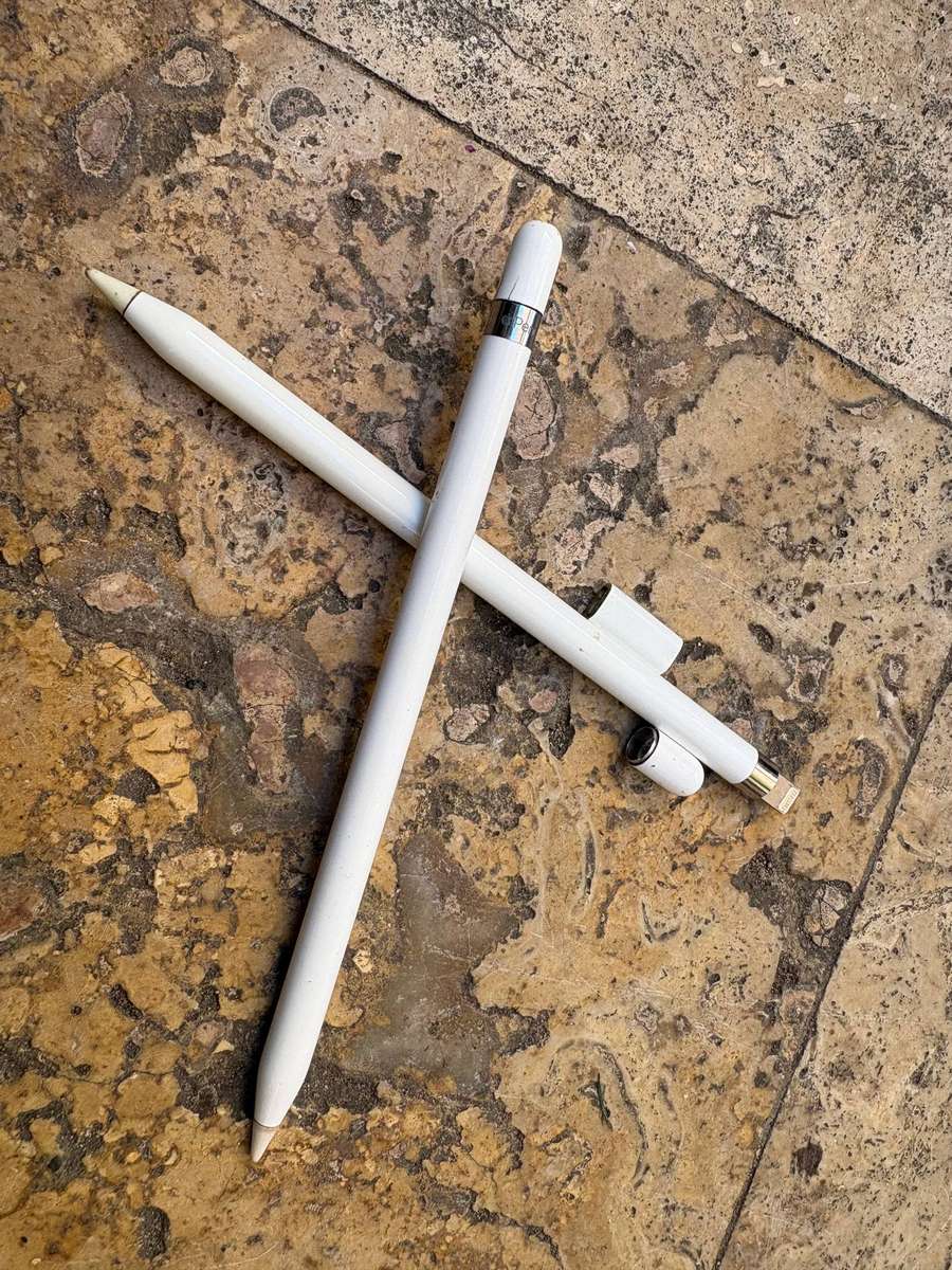 Apple pencil 1st generation lot of 2 in working order