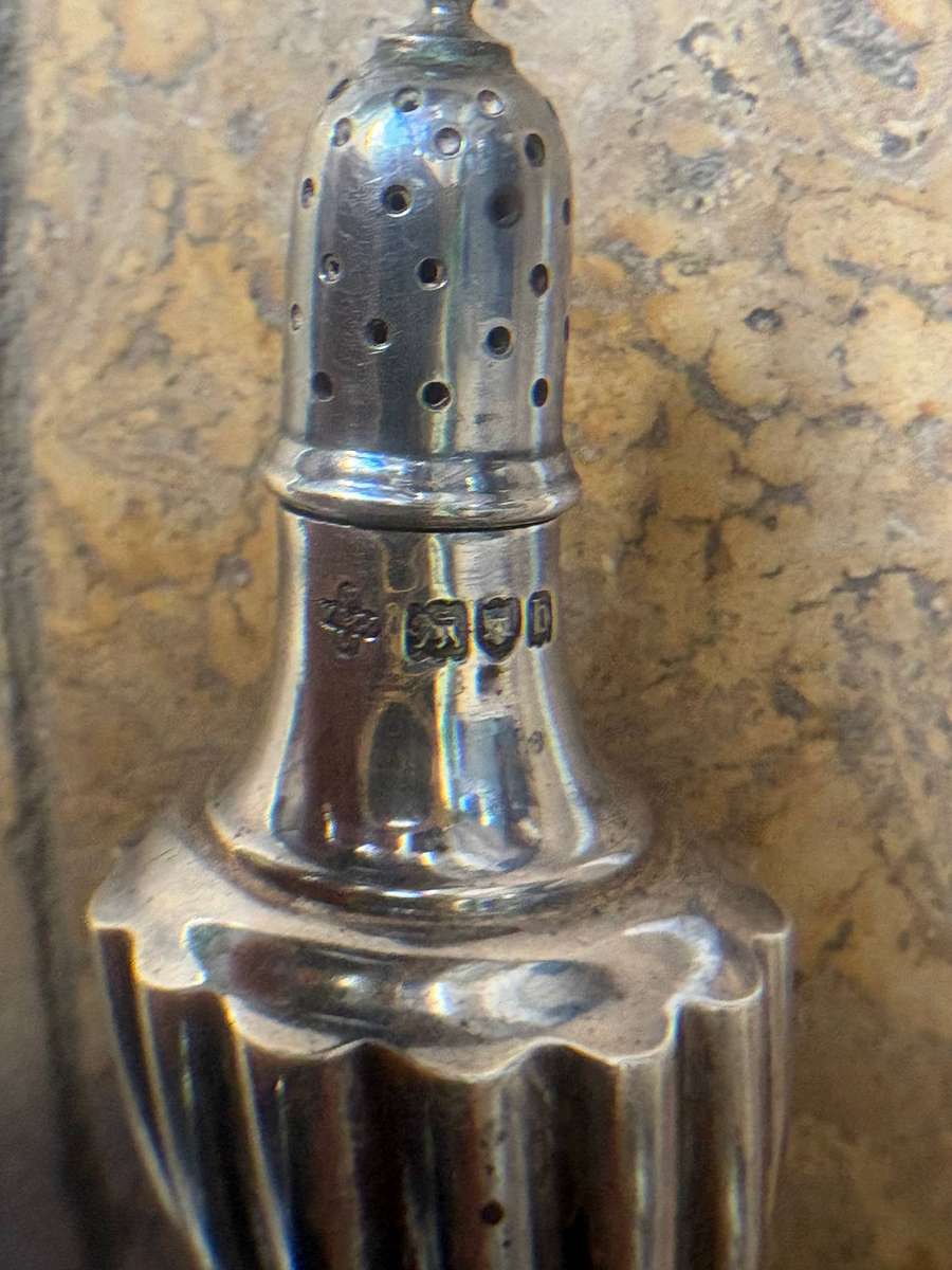 Hallmarked Sterling Silver Pepperette 33g weight , year 1902