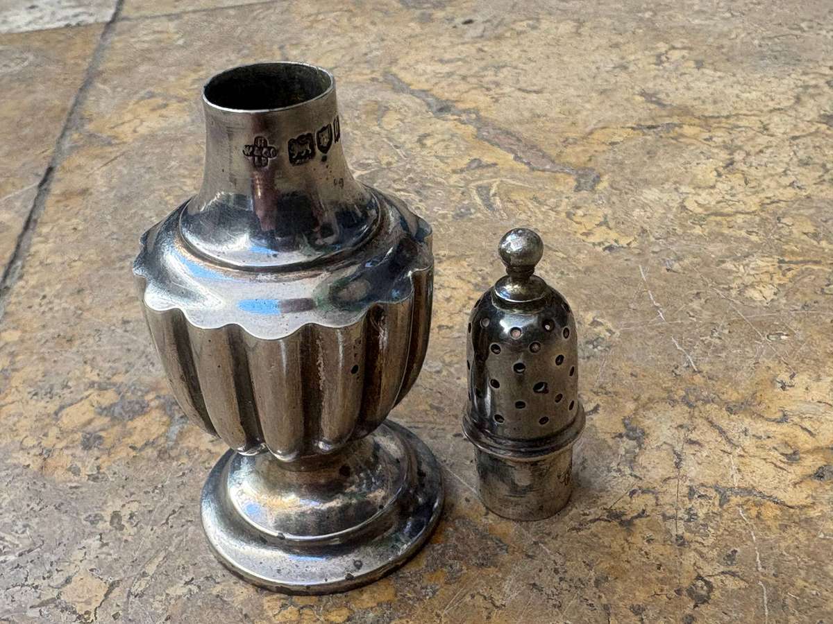 Hallmarked Sterling Silver Pepperette 33g weight , year 1902
