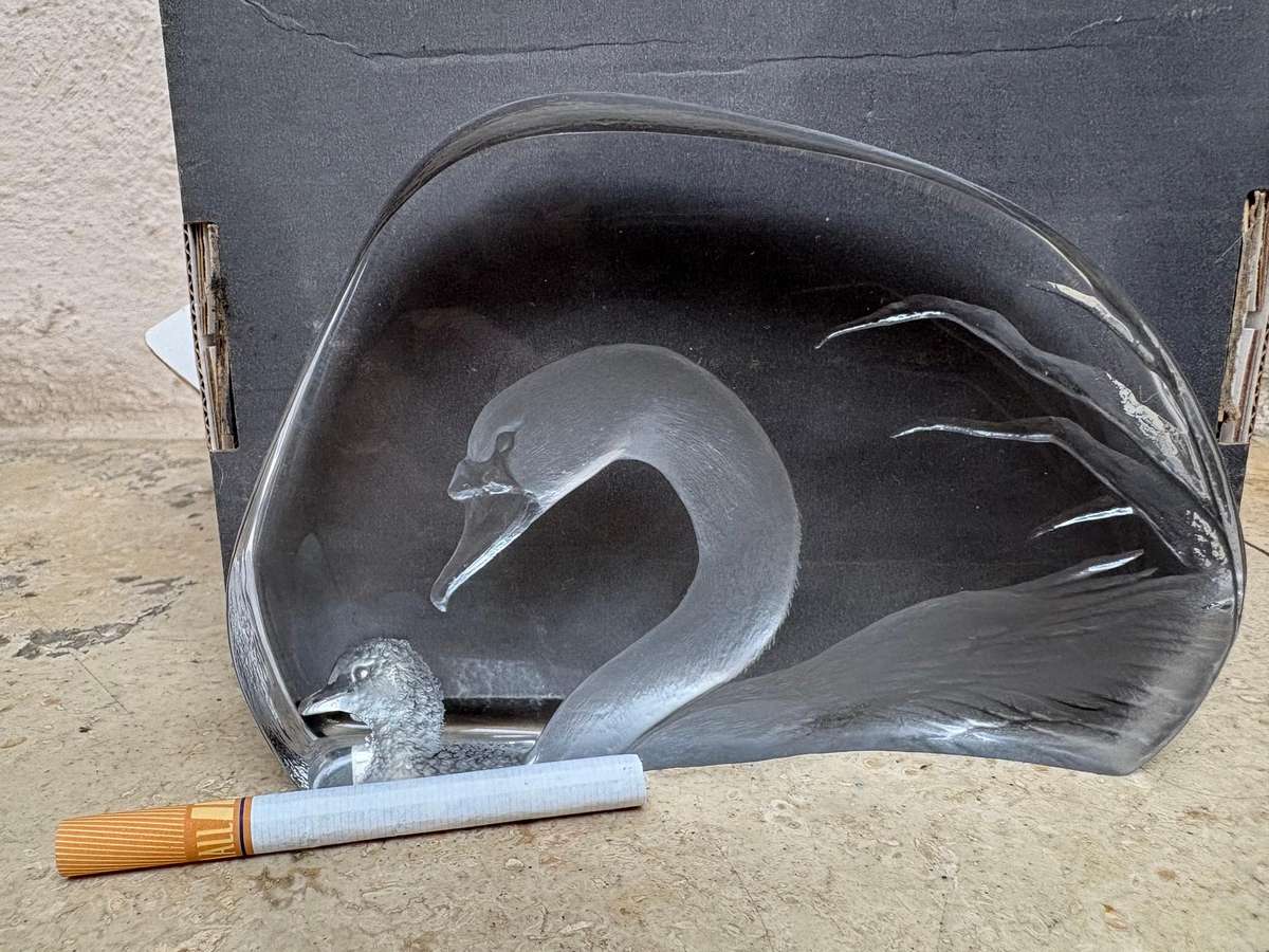 Vintage Mats Jonasson lead crystal paperweight Swan mother and baby  3d NIB , in original packaging