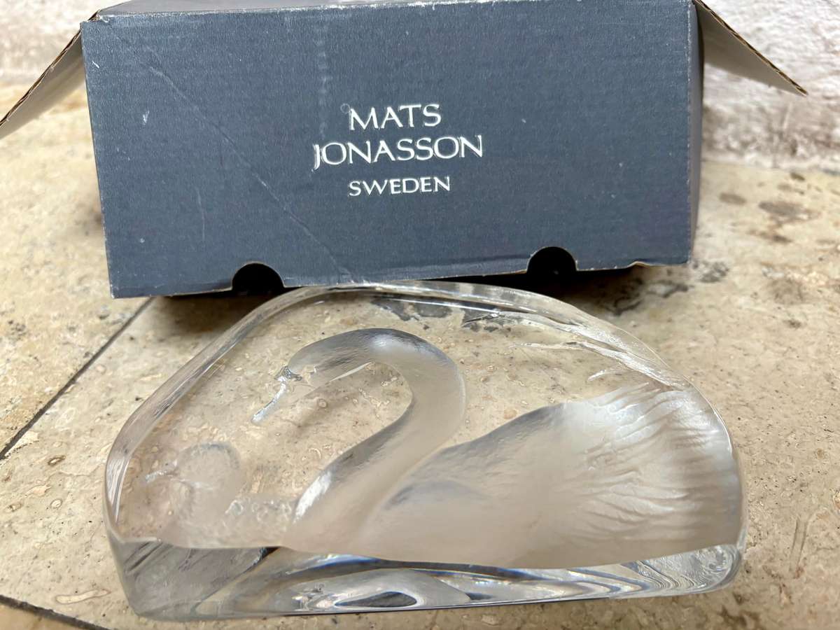 Vintage Mats Jonasson lead crystal paperweight Swan mother and baby  3d NIB , in original packaging