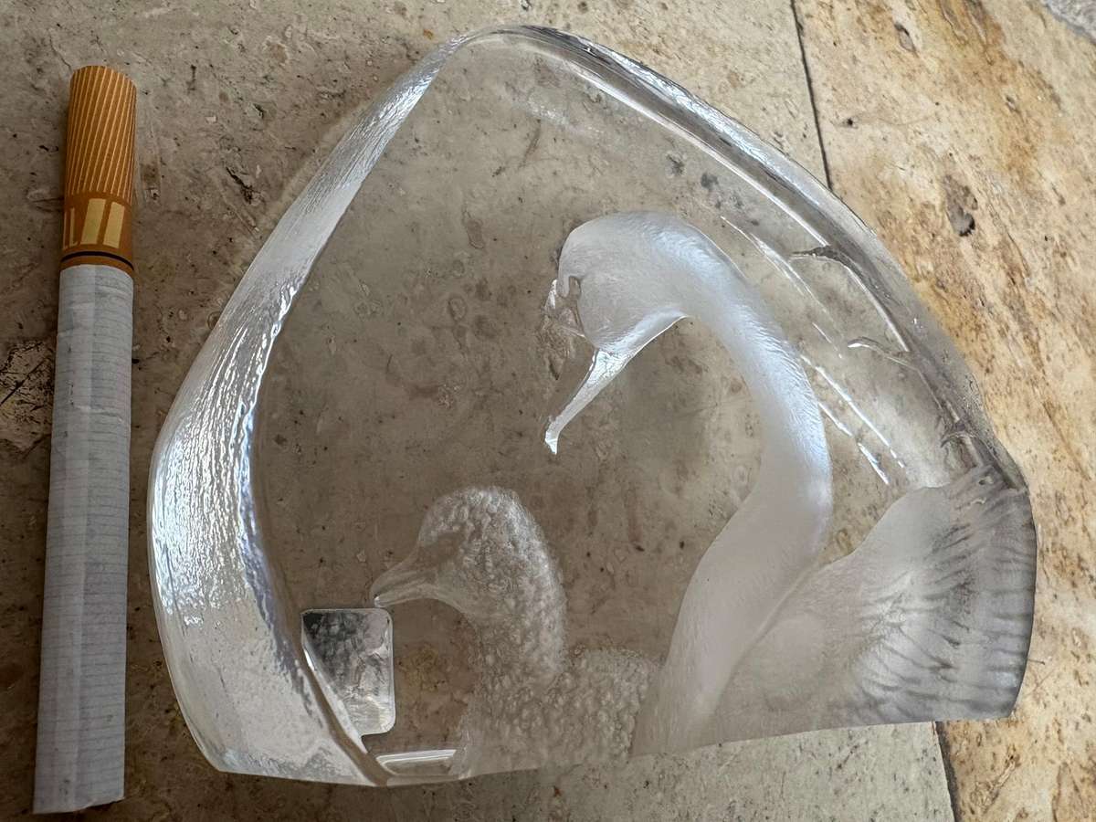 Vintage Mats Jonasson lead crystal paperweight Swan mother and baby  3d NIB , in original packaging