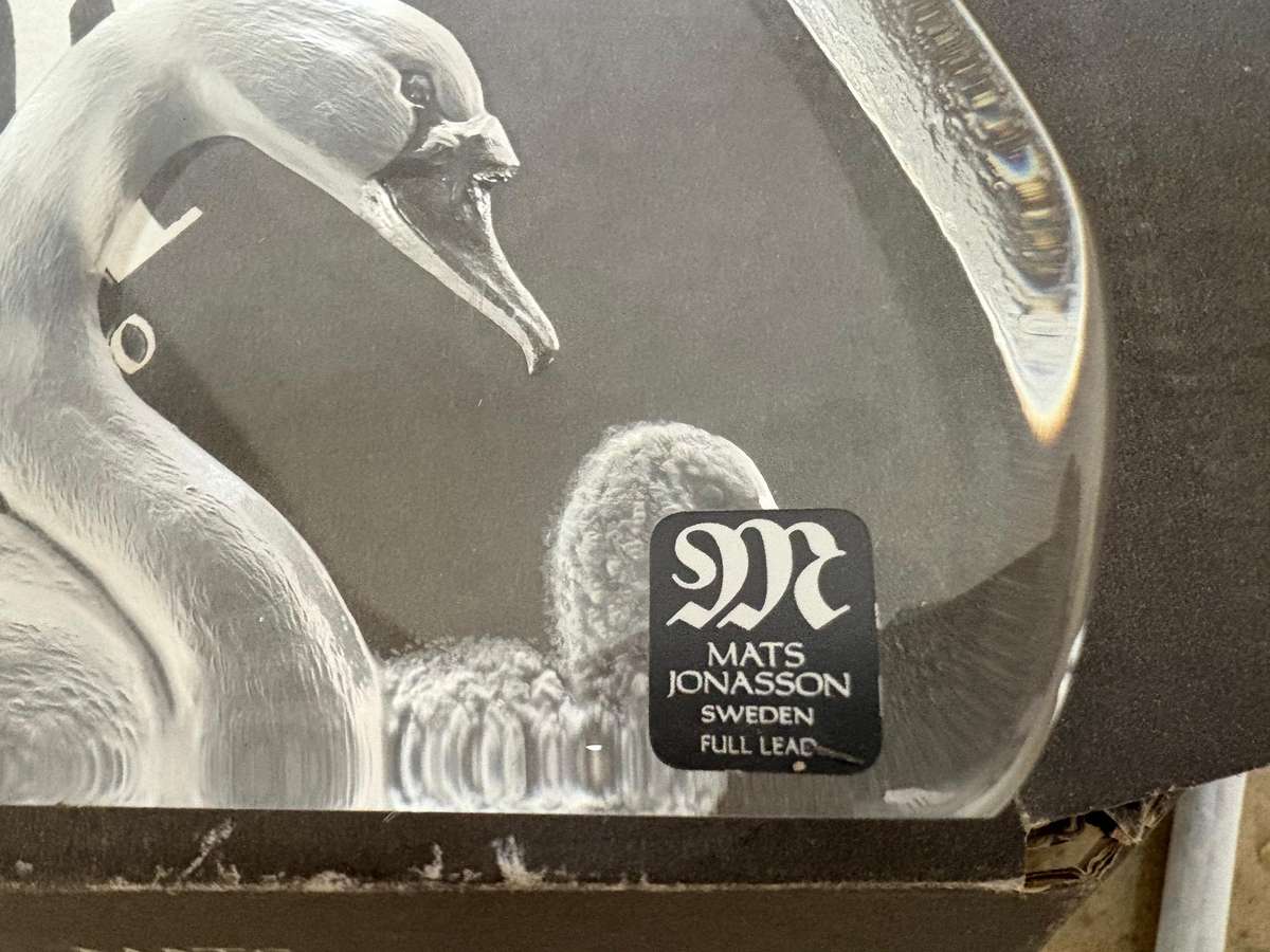 Vintage Mats Jonasson lead crystal paperweight Swan mother and baby  3d NIB , in original packaging