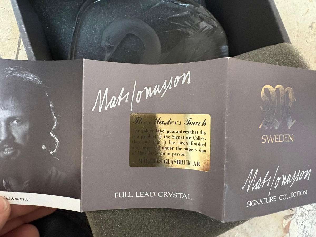 Vintage Mats Jonasson lead crystal paperweight Swan mother and baby  3d NIB , in original packaging