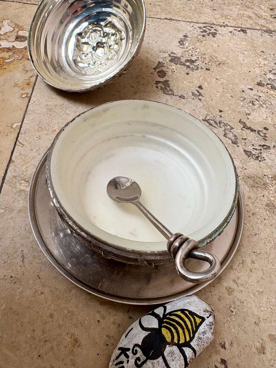 Vintage bee hive honey pot silver plated with glass insert + spoon