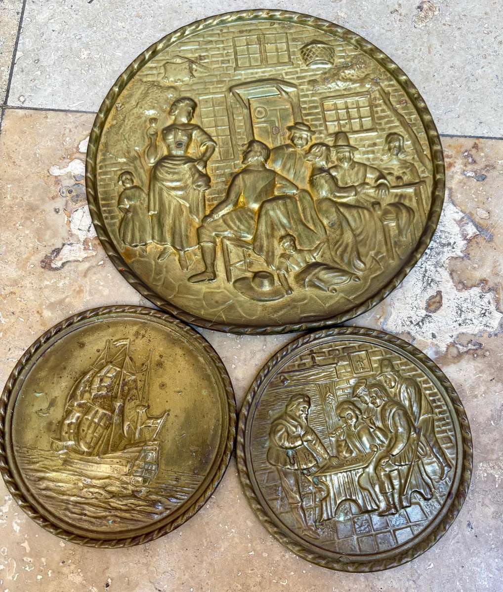 PEERAGE TAVERN BRASS WALL PLATE VINTAGE EMBOSSED Scene lot of 3