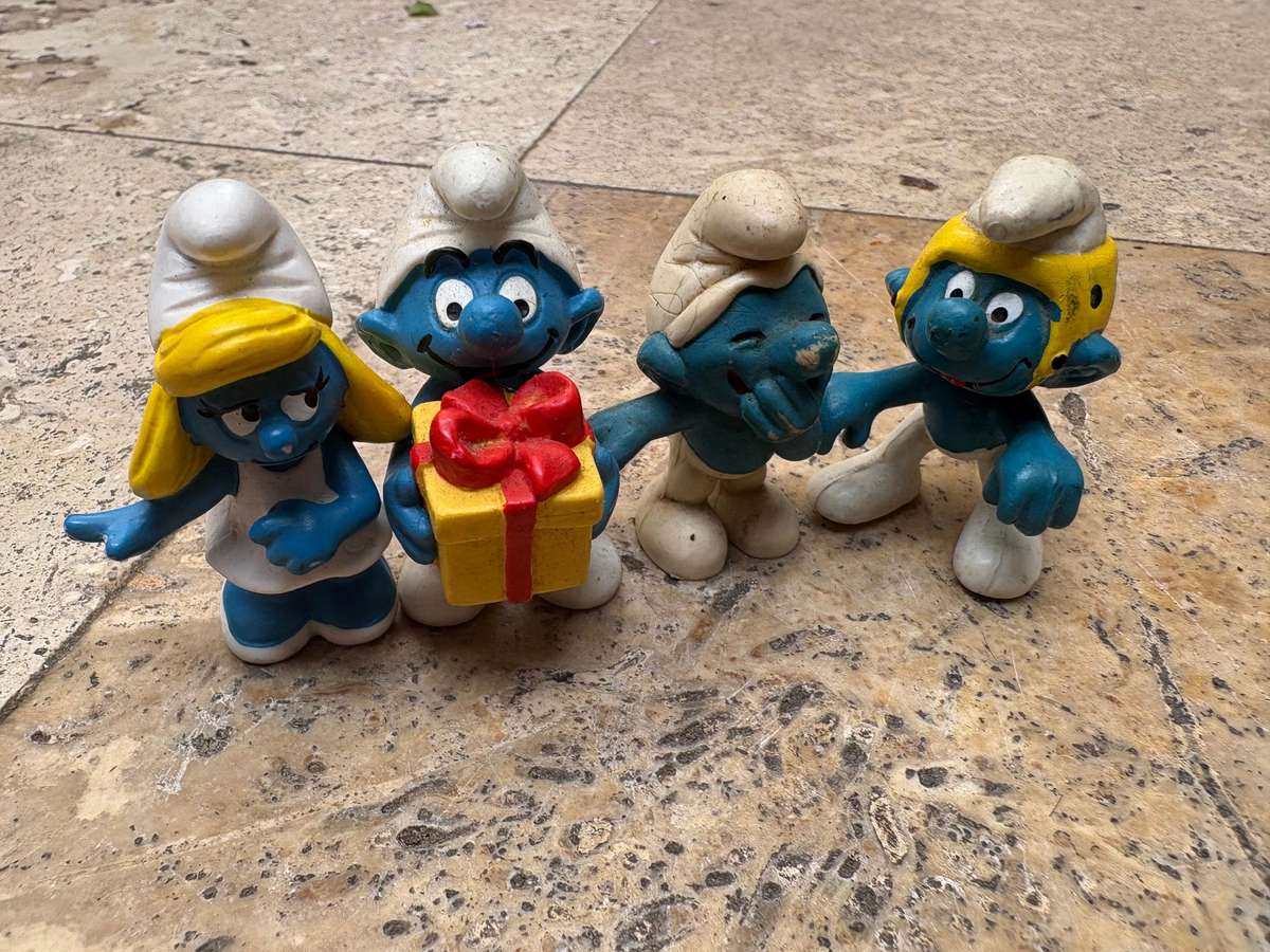 Vintage Peyo Smurf lot of 4