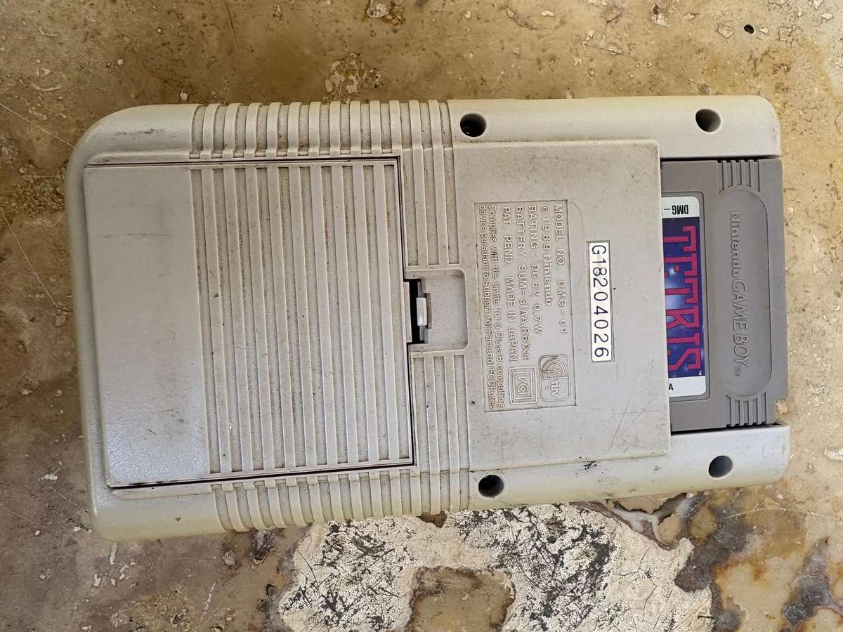 Vintage Nintendo game boy with Tetris game 1989, working