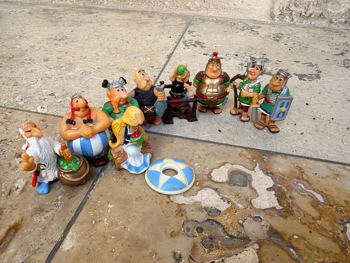 Asterix figures  lot of 9