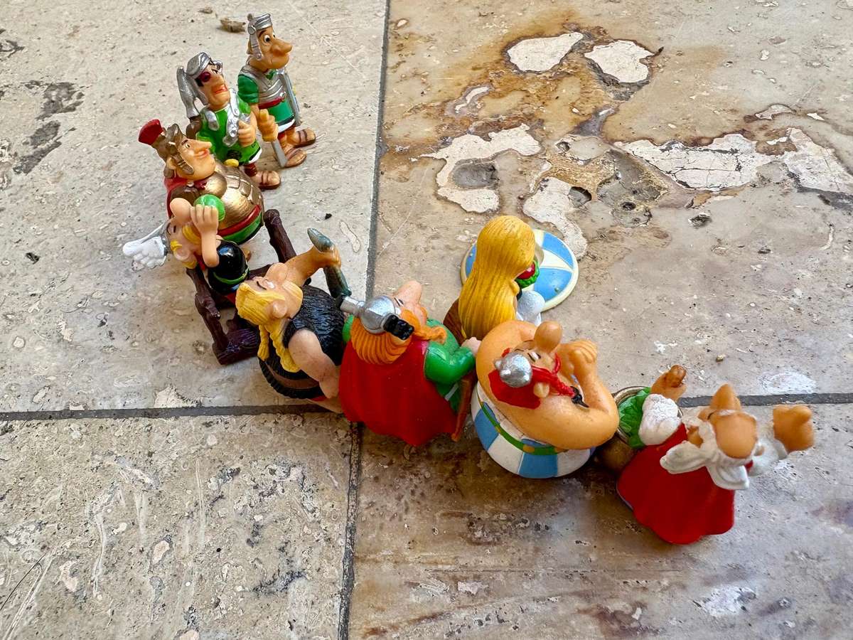 Asterix figures  lot of 9