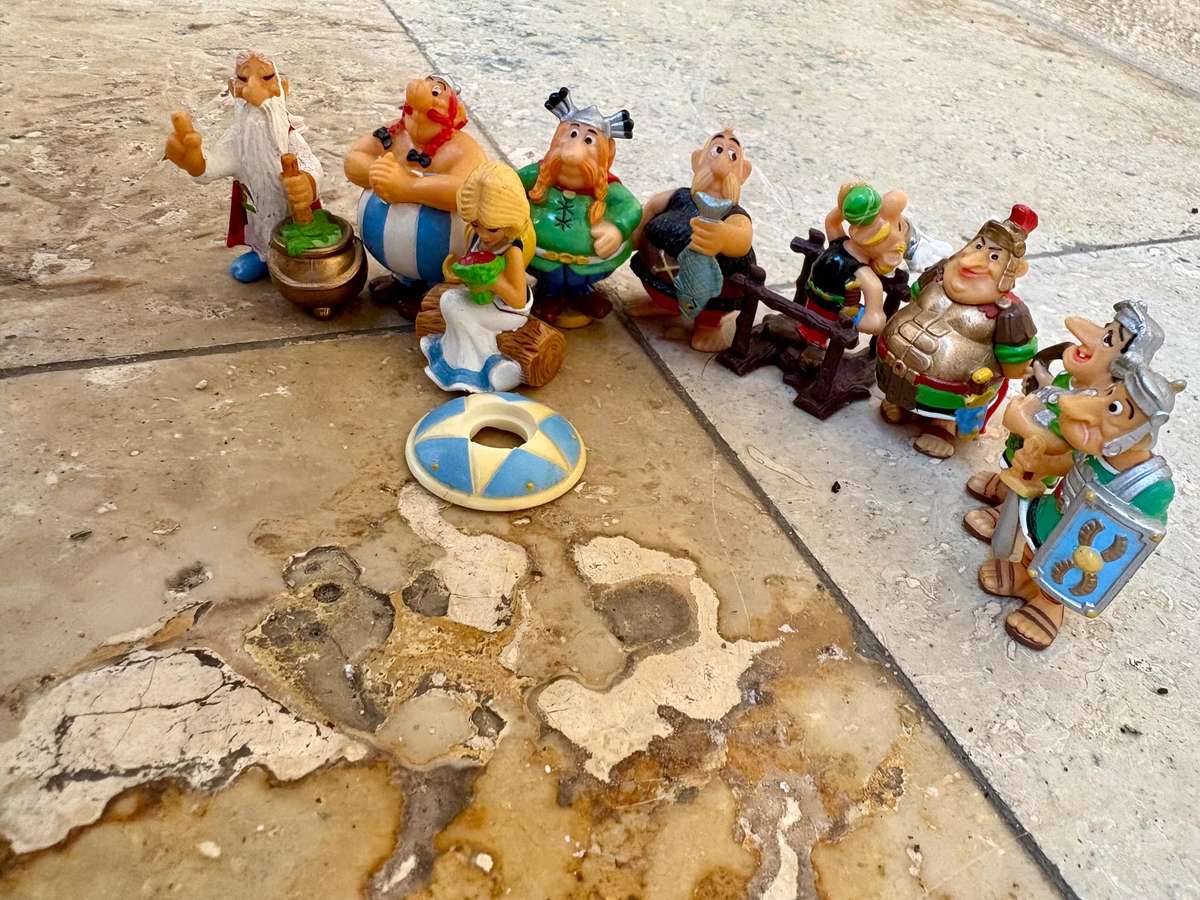 Asterix figures  lot of 9
