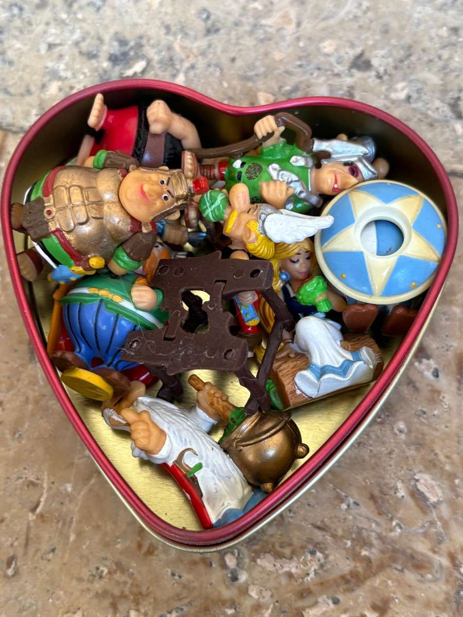 Asterix figures  lot of 9