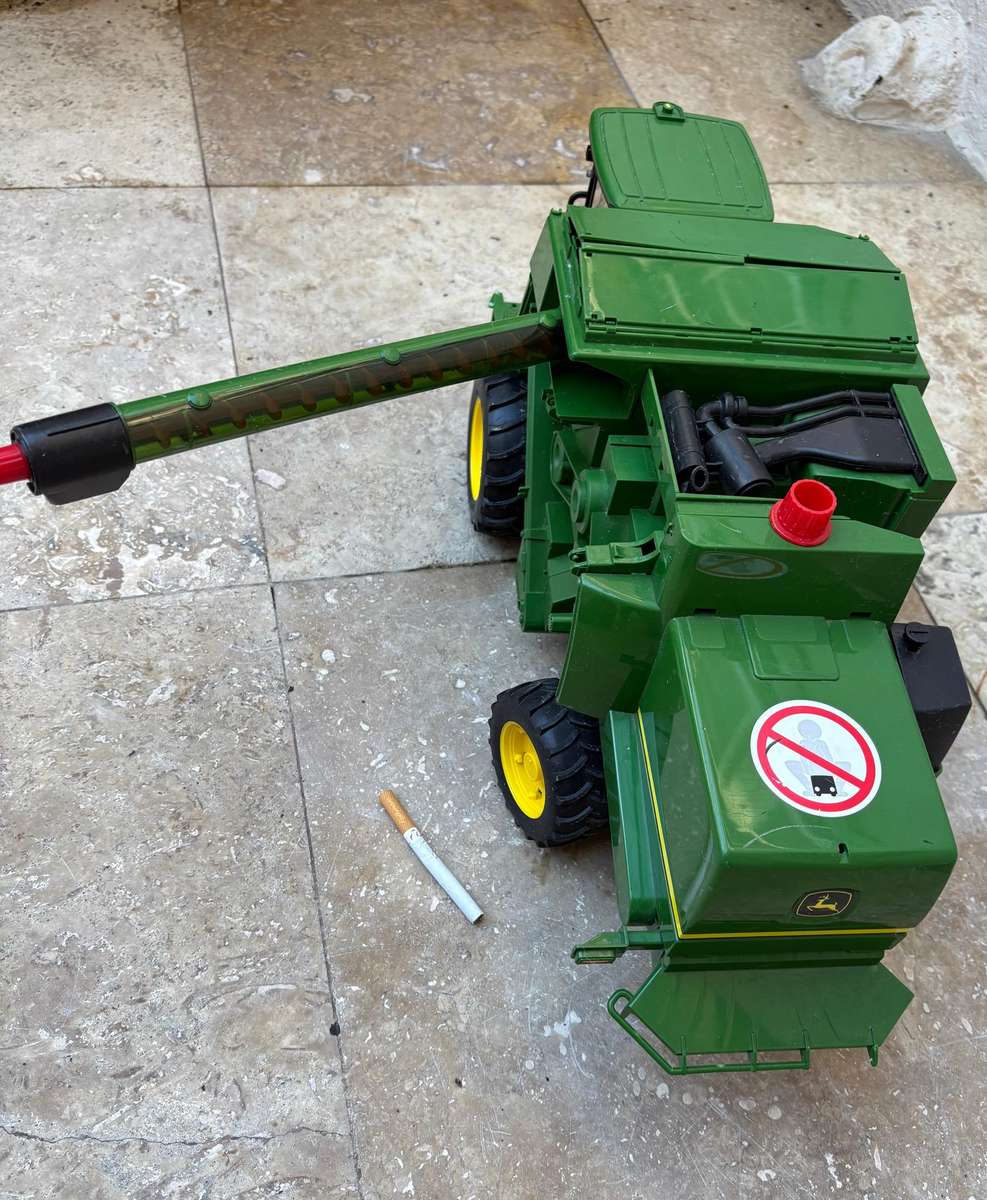 Bruder John Deere combine harvester T670i farm toy