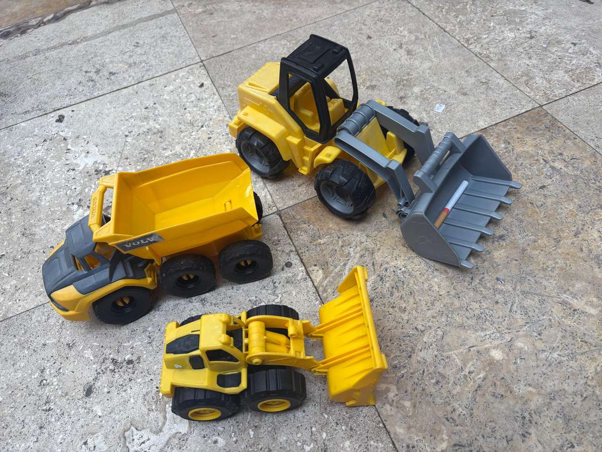 Construction  toy  car lot of 3 , front loader and trucks lot of 3