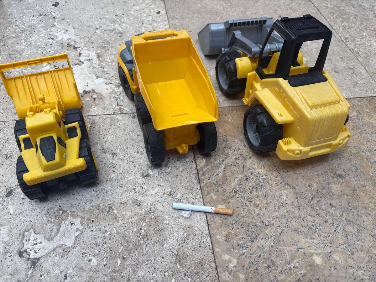Construction  toy  car lot of 3 , front loader and trucks lot of 3