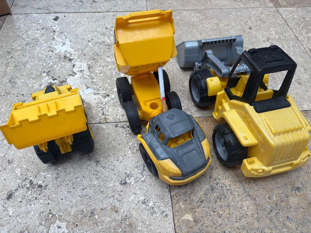 Construction  toy  car lot of 3 , front loader and trucks lot of 3