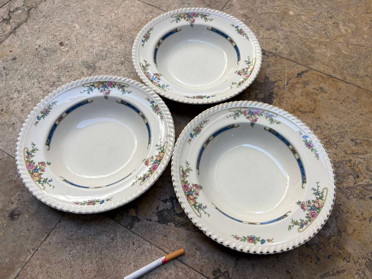 Vintage Johnson brothers plate lot of 3