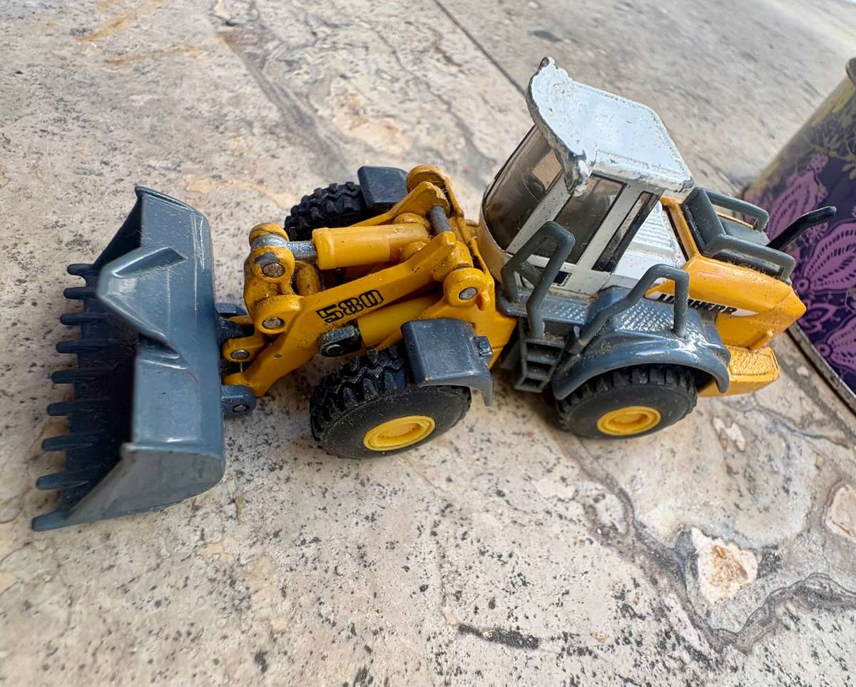 SIKU 1873 Liebherr Four Wheel Loader Diecast