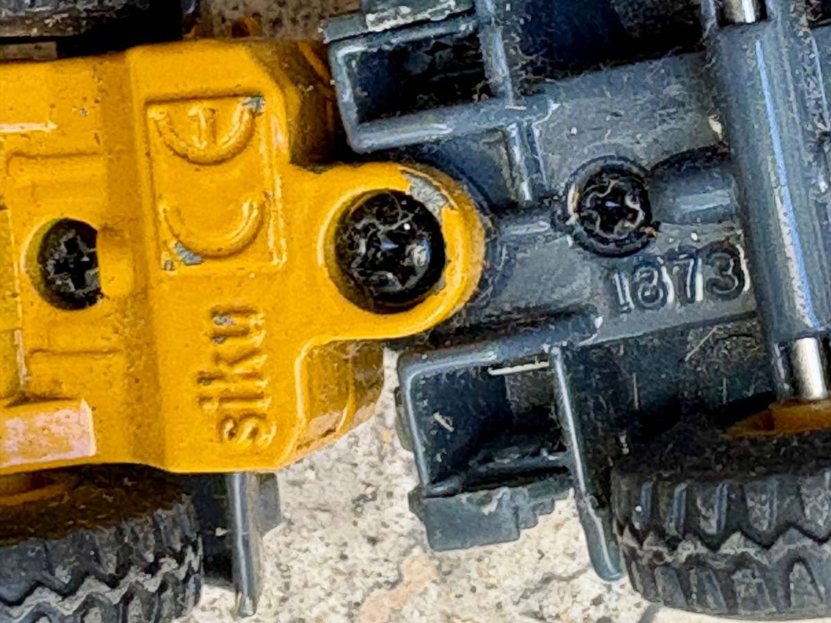 SIKU 1873 Liebherr Four Wheel Loader Diecast