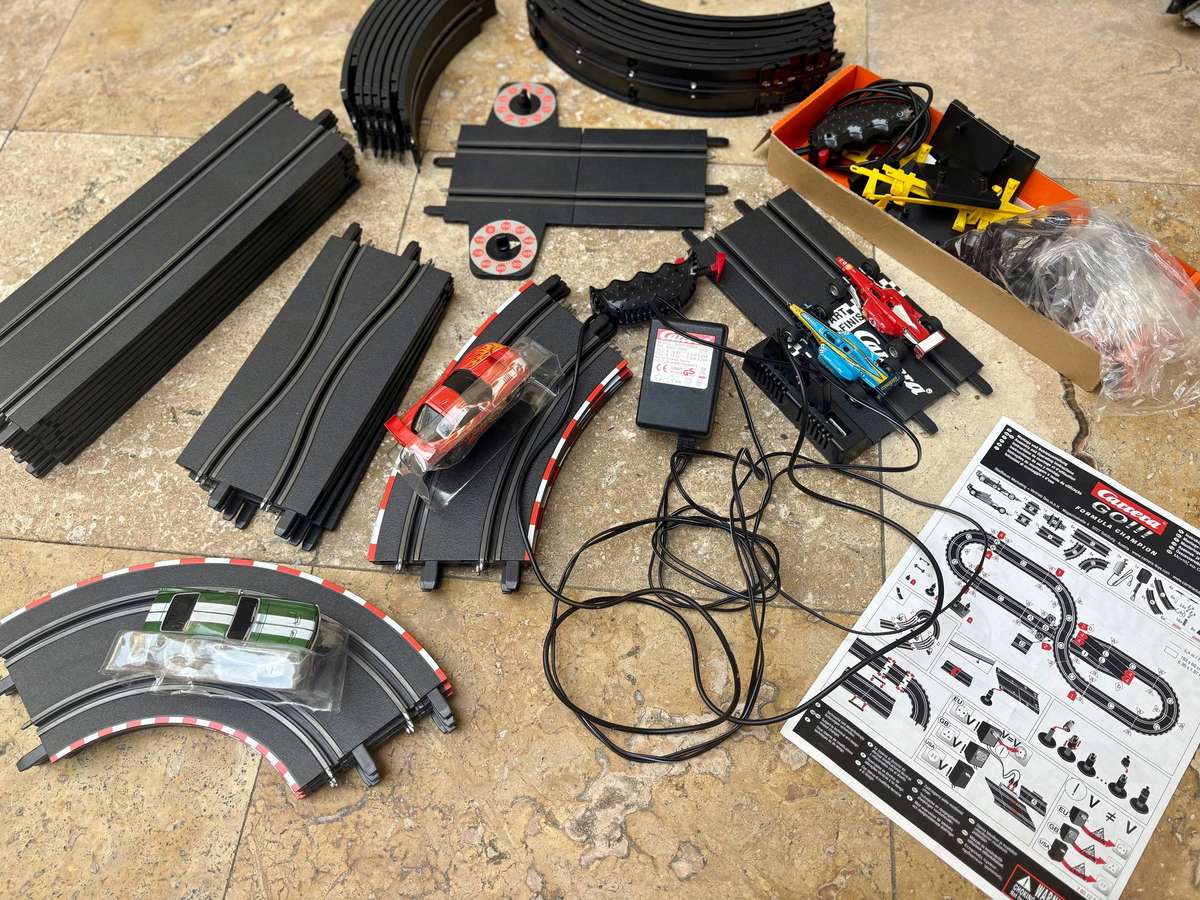 Carrera Go !!!  formula champion 62001 with 4 cars
