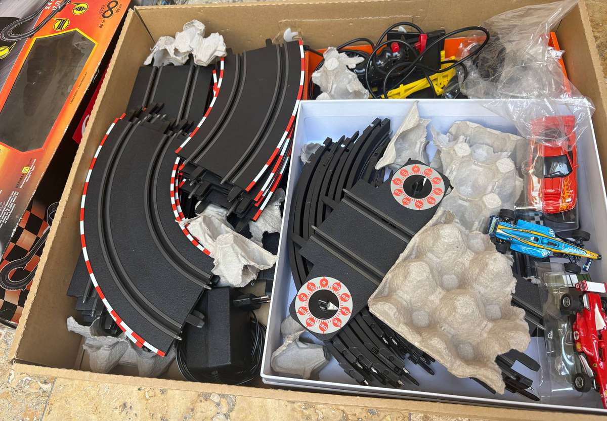 Carrera Go !!!  formula champion 62001 with 4 cars