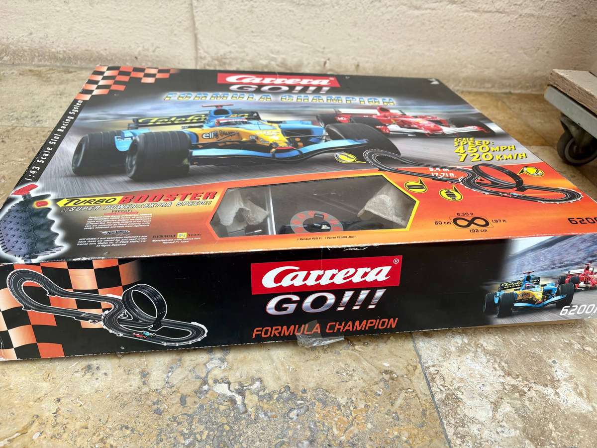 Carrera Go !!!  formula champion 62001 with 4 cars
