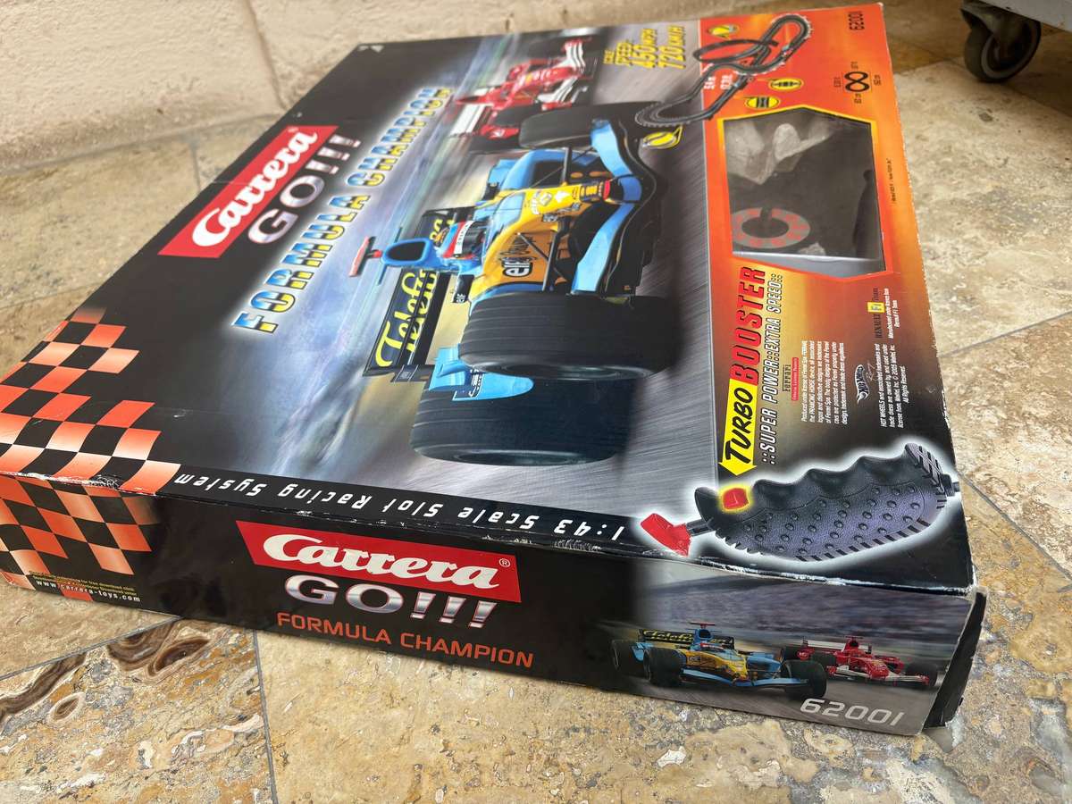 Carrera Go !!!  formula champion 62001 with 4 cars