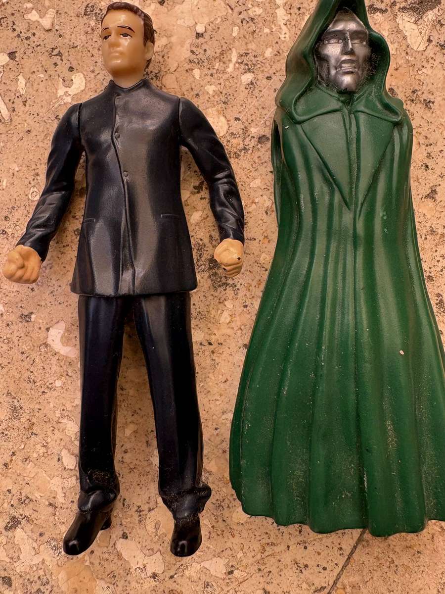 Dr doom figure and Mr Fantastic figure  marvel fantastic 4 pair