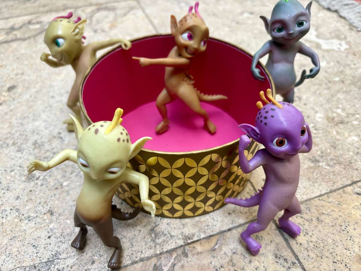 Cadbury Martian pvc alien figure  lot of 5
